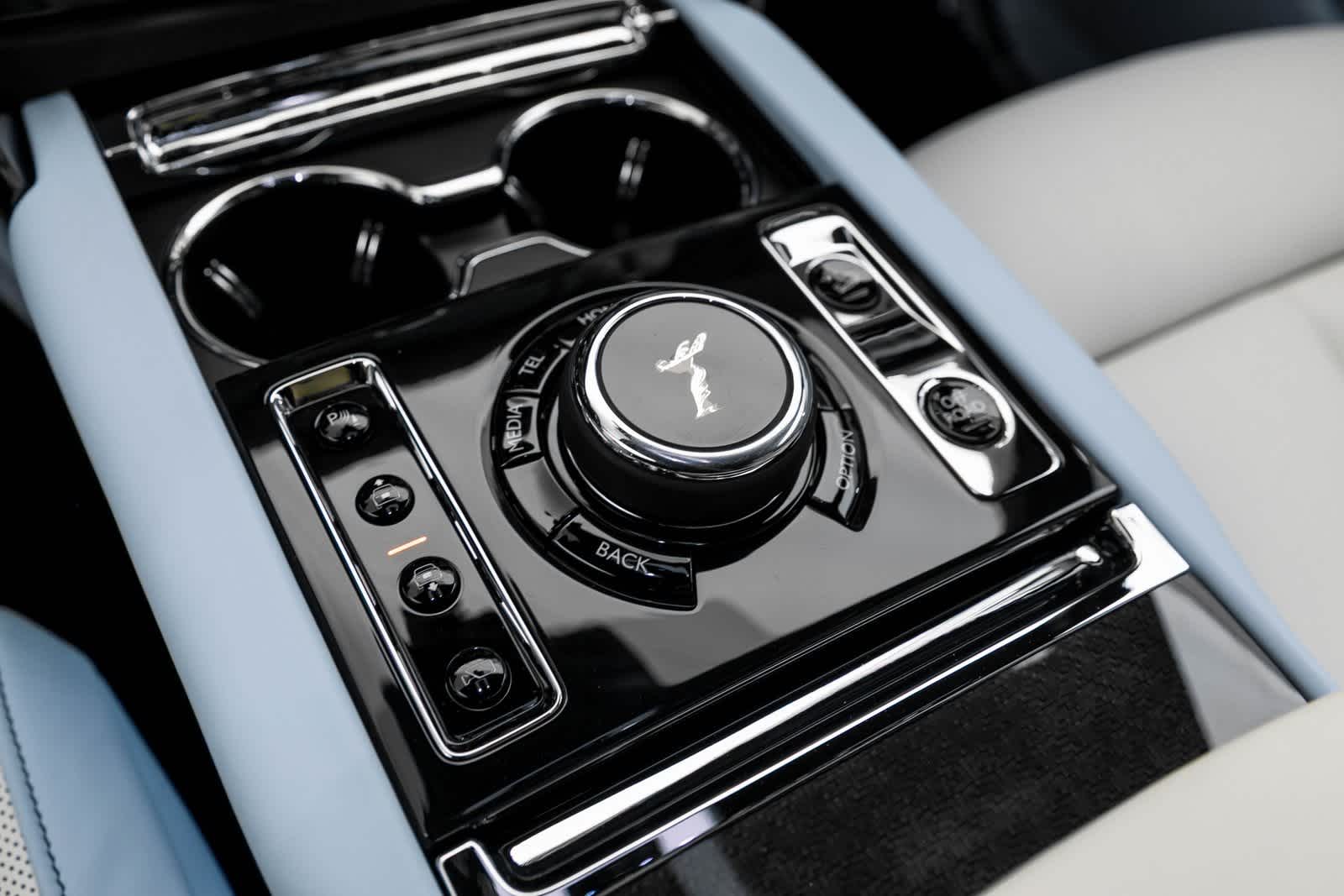 Thumbnail: 2025 Rolls-Royce Cullinan - 28