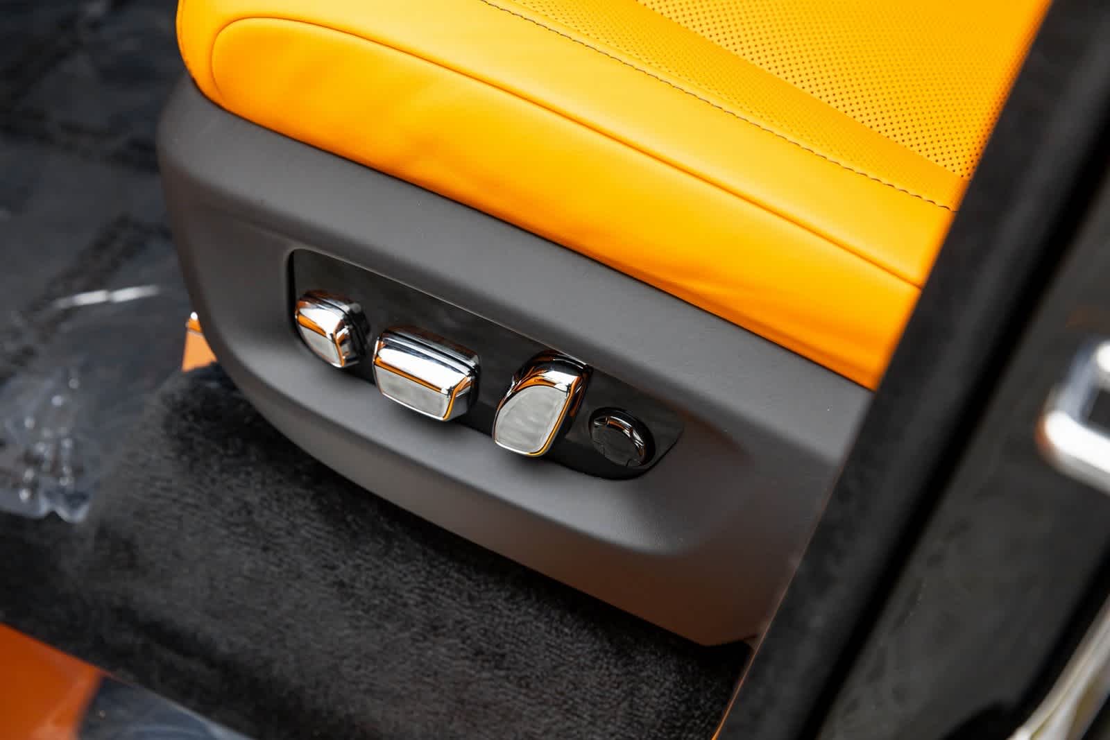 Thumbnail: 2026 Rolls-Royce Cullinan - 12