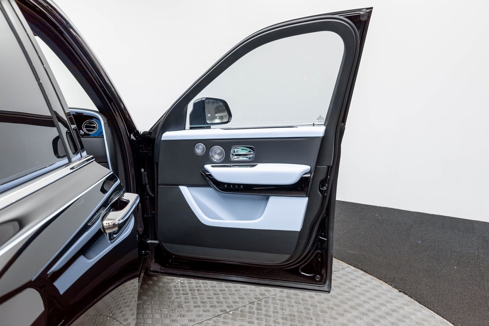 Thumbnail: 2026 Rolls-Royce Cullinan - 33