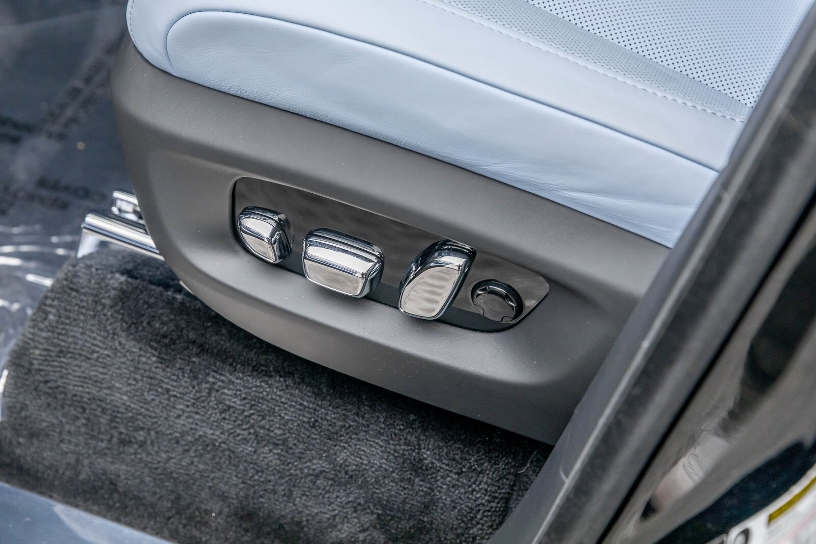 Thumbnail: 2026 Rolls-Royce Cullinan - 13