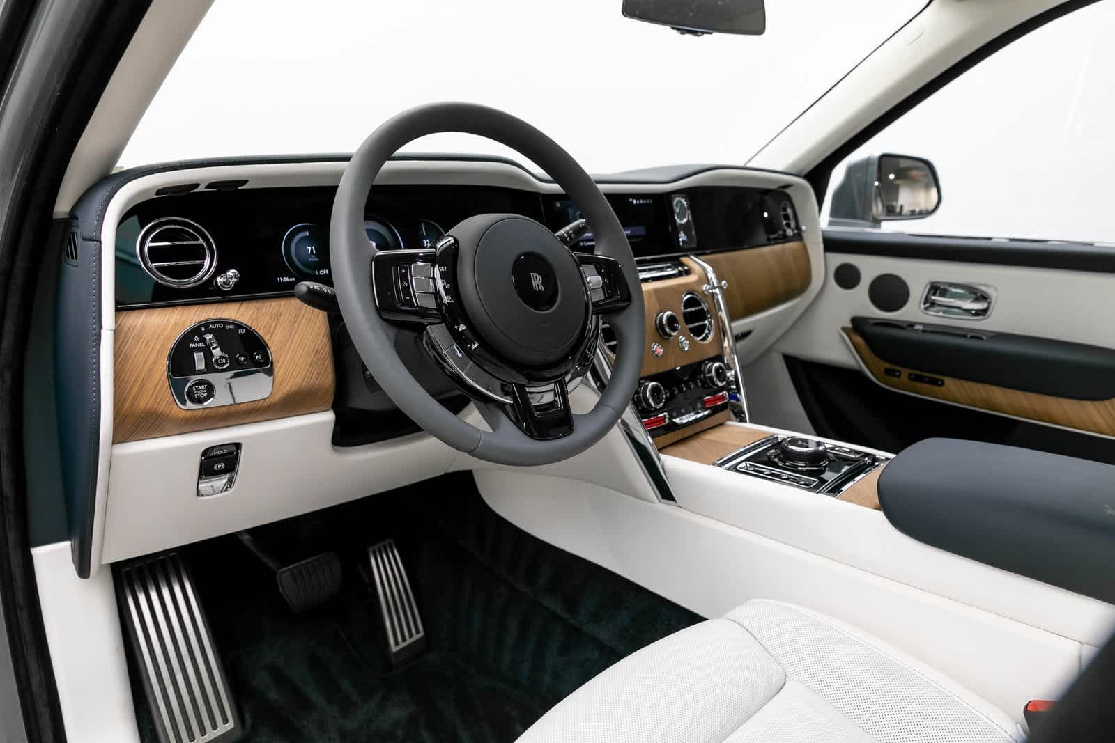 Thumbnail: 2025 Rolls-Royce Cullinan - 2