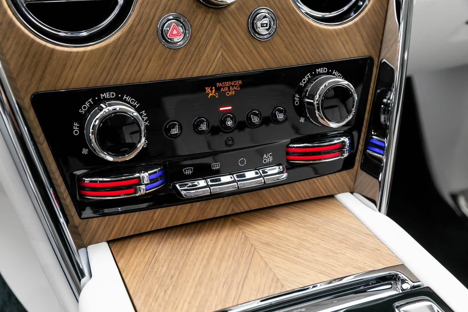 Thumbnail: 2025 Rolls-Royce Cullinan - 29