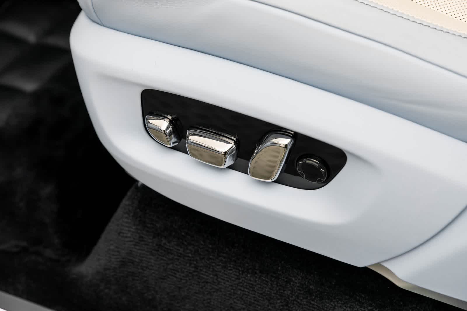 Thumbnail: 2025 Rolls-Royce Cullinan - 13