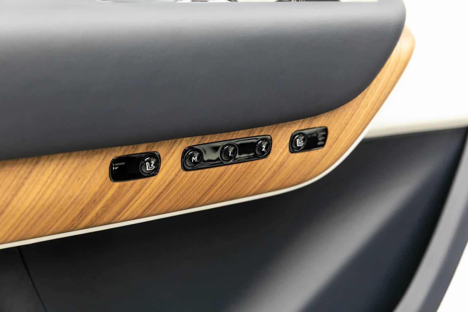 Thumbnail: 2025 Rolls-Royce Cullinan - 21