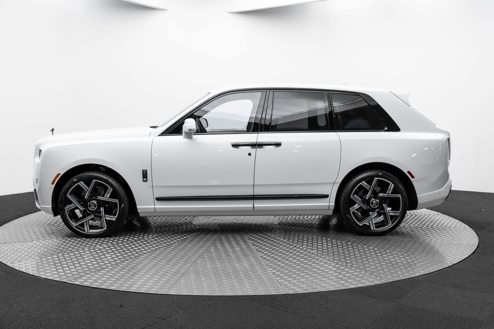 Thumbnail: 2025 Rolls-Royce Cullinan - 3