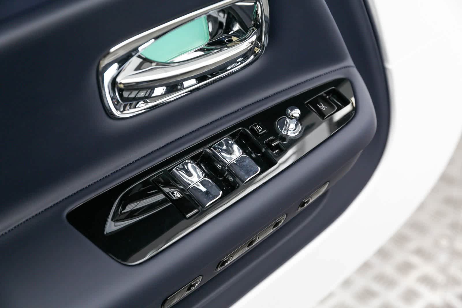 Thumbnail: 2024 Rolls-Royce Spectre - 23