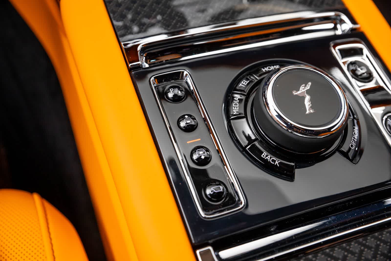 Thumbnail: 2027 Rolls-Royce Cullinan - 40