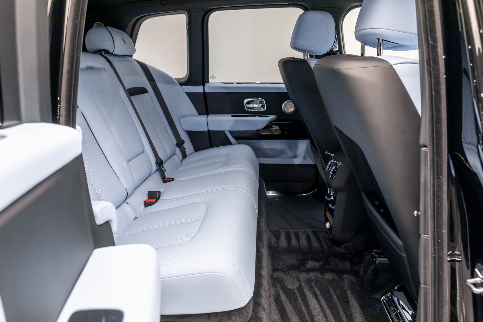 Thumbnail: 2026 Rolls-Royce Cullinan - 50