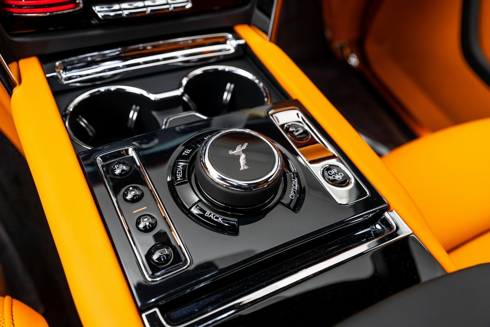 Thumbnail: 2026 Rolls-Royce Cullinan - 26