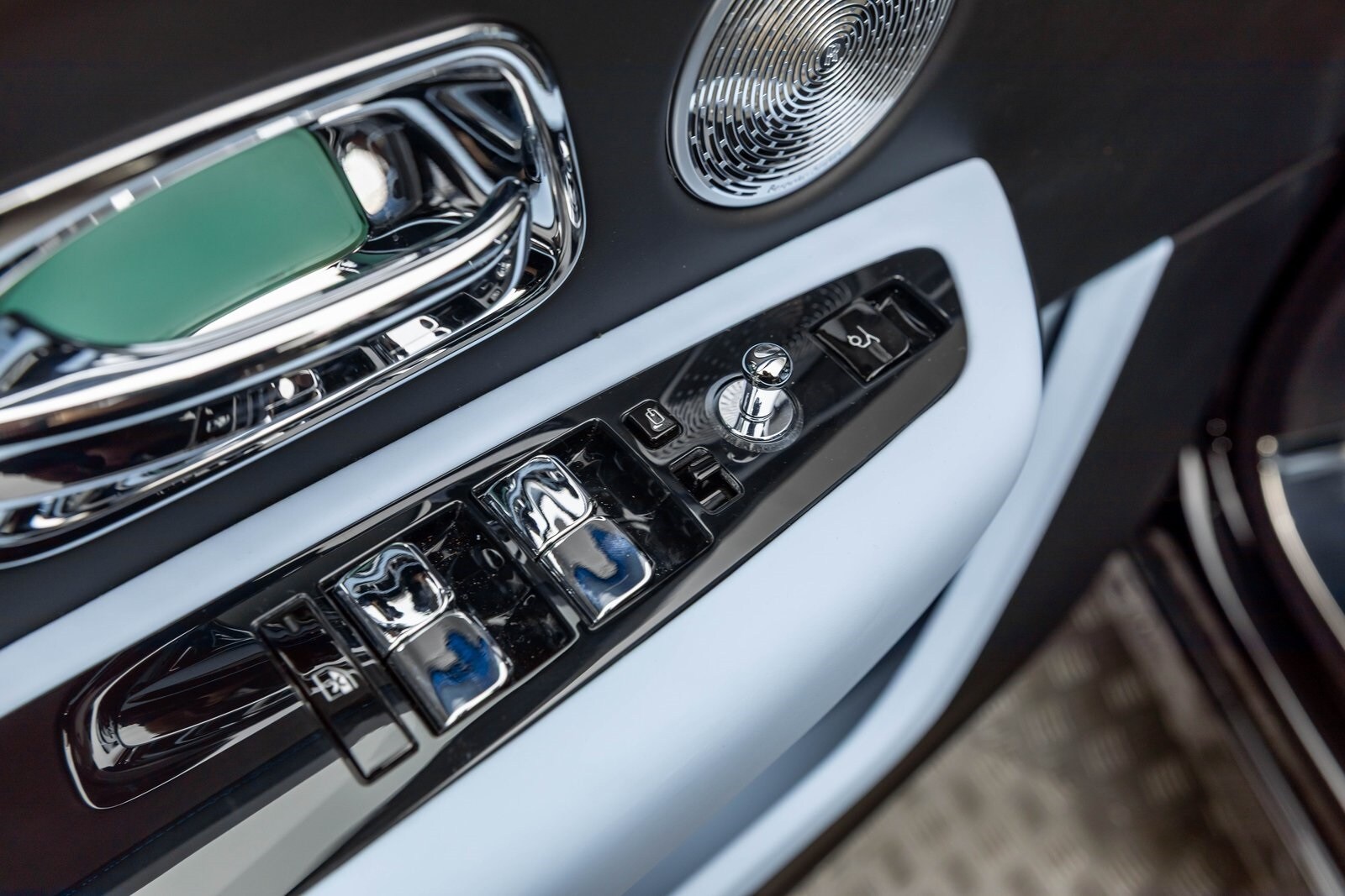 Thumbnail: 2026 Rolls-Royce Cullinan - 10