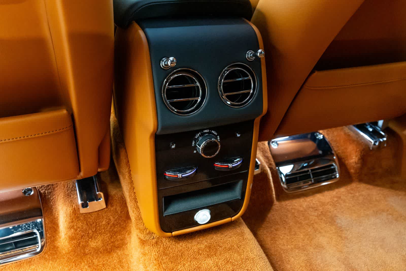 Thumbnail: 2026 Rolls-Royce Cullinan - 32