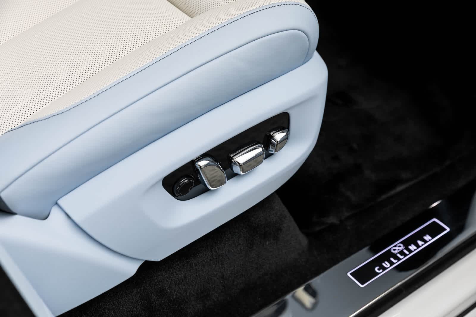 Thumbnail: 2025 Rolls-Royce Cullinan - 39