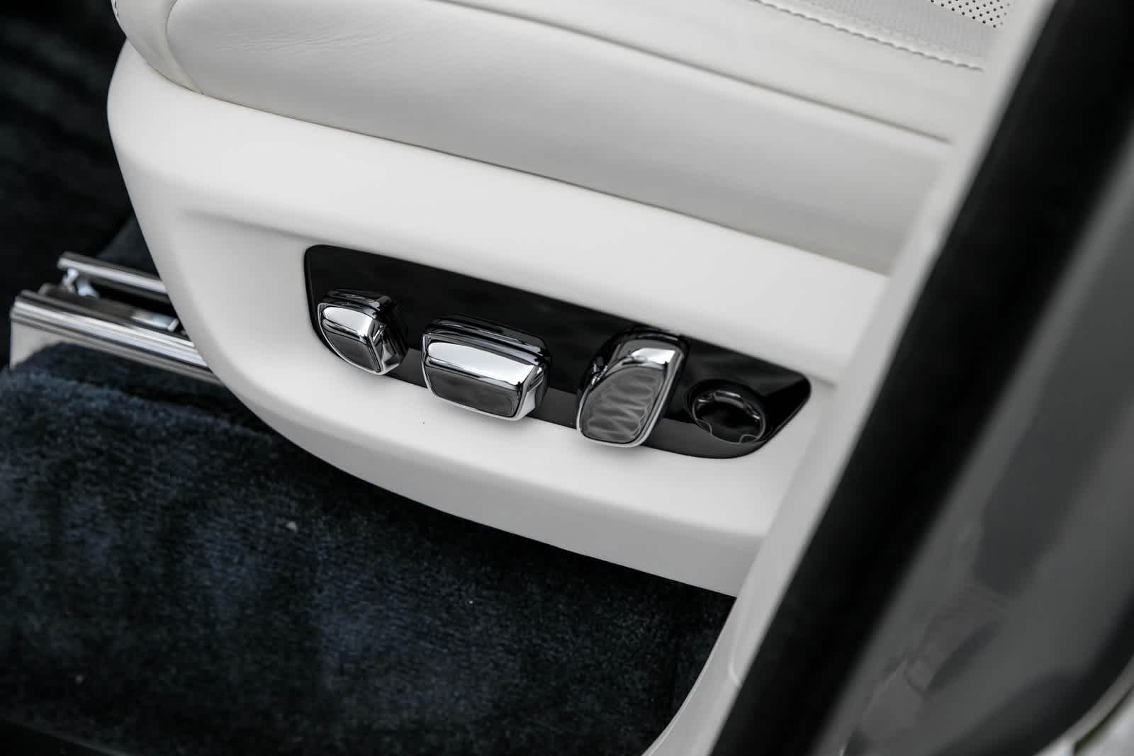 Thumbnail: 2025 Rolls-Royce Cullinan - 22