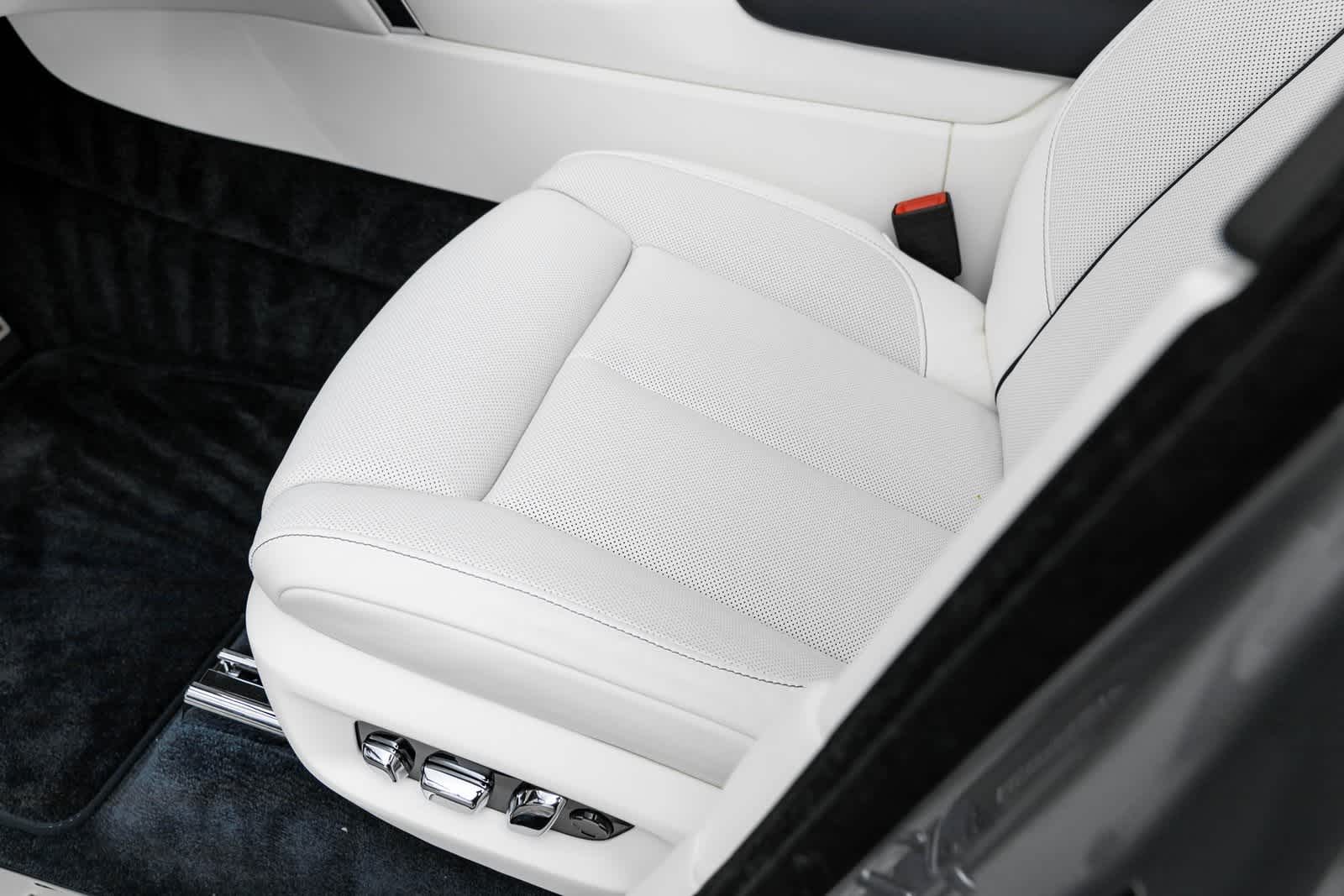 Thumbnail: 2025 Rolls-Royce Cullinan - 23