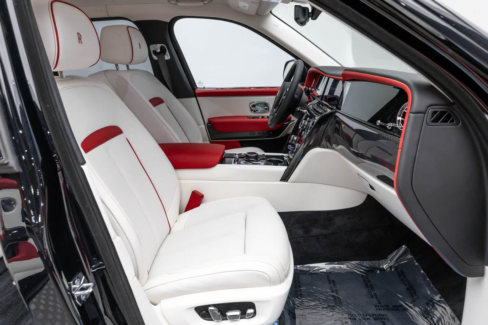 Thumbnail: 2027 Rolls-Royce Cullinan - 17