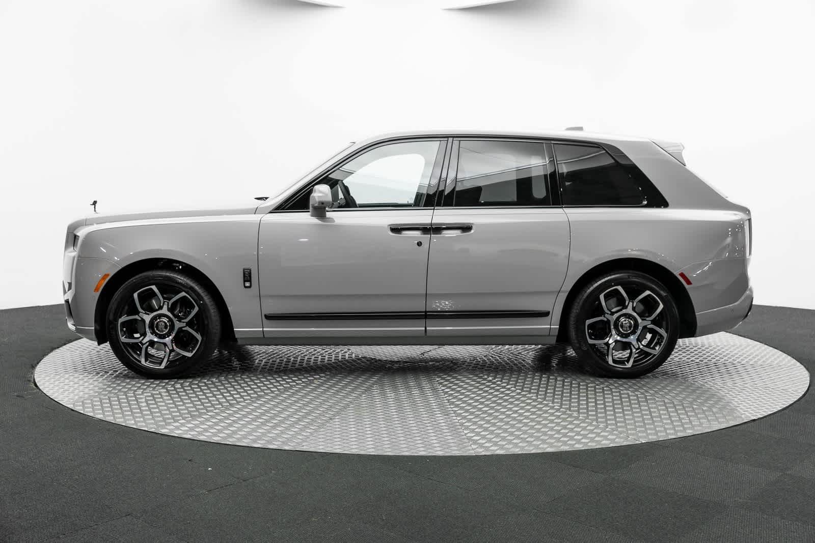 Thumbnail: 2025 Rolls-Royce Cullinan - 3
