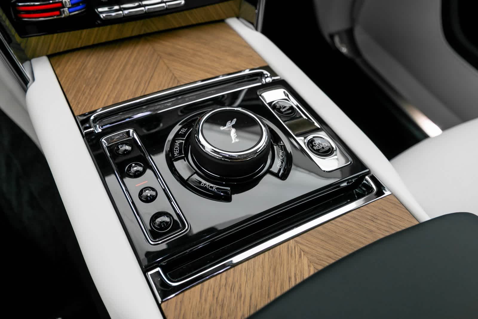 Thumbnail: 2025 Rolls-Royce Cullinan - 30