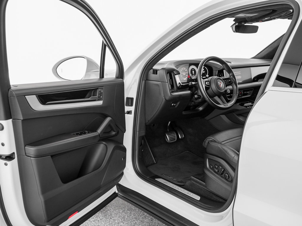 2024 Porsche Cayenne Turbo E-Hybrid - Photo 10