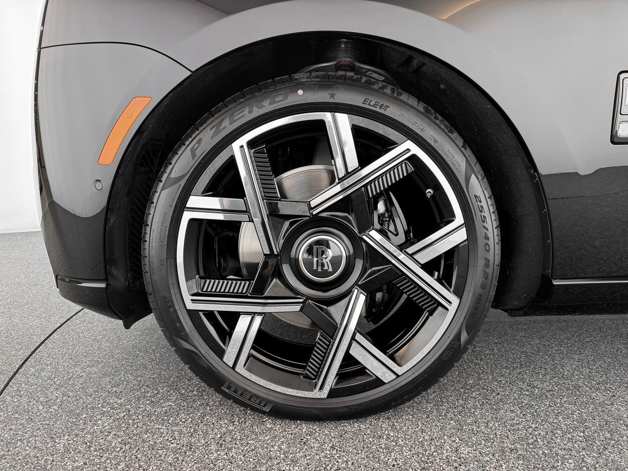 2026 Rolls-Royce Cullinan Black Badge - Photo 35