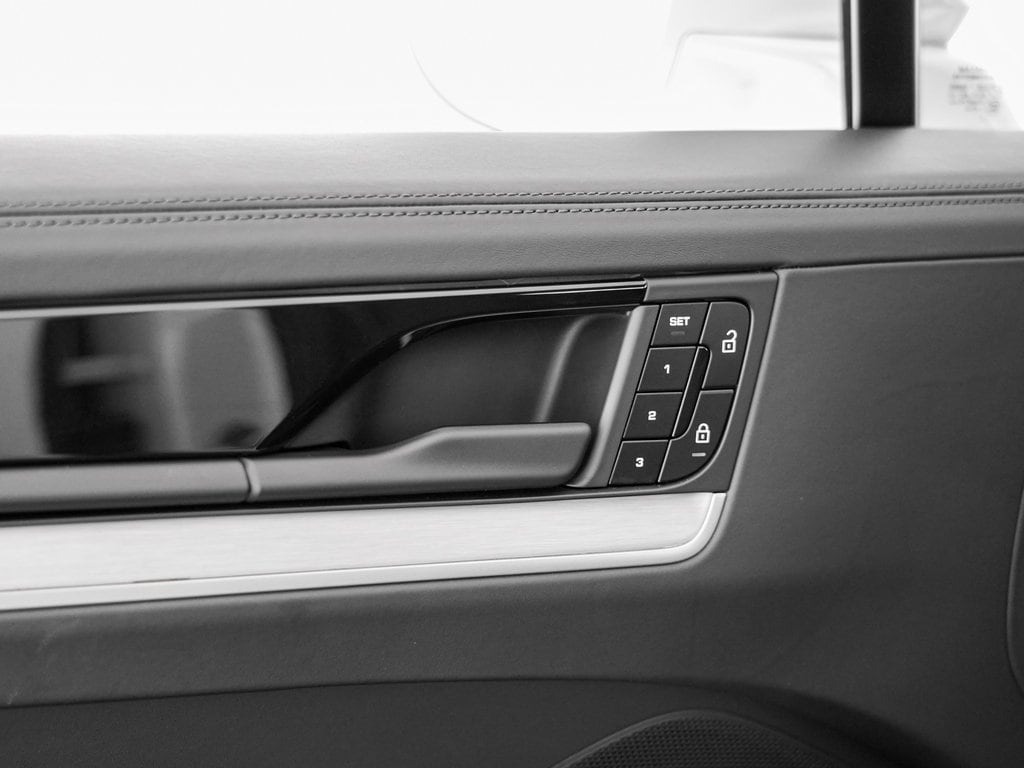 2024 Porsche Cayenne Turbo E-Hybrid - Photo 13
