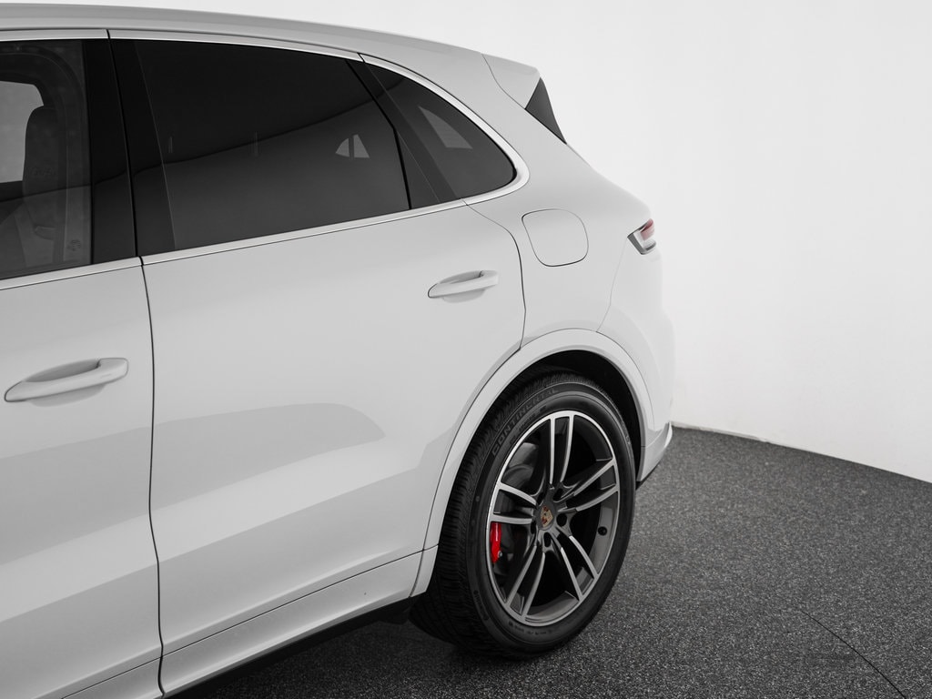 2024 Porsche Cayenne Turbo E-Hybrid - Photo 47