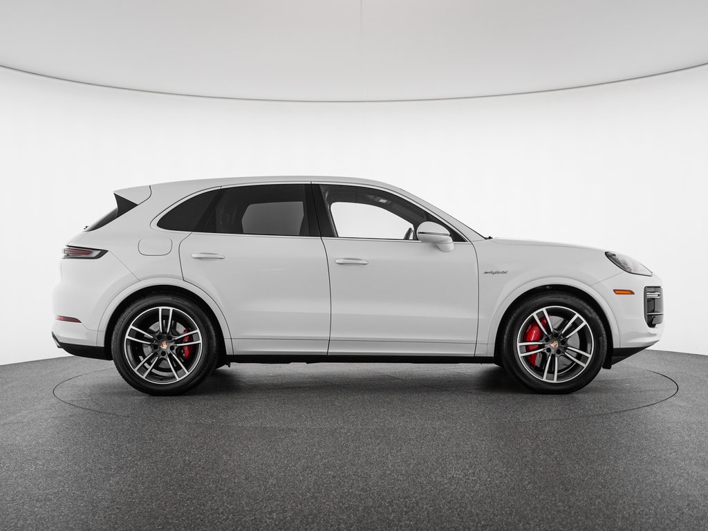 2024 Porsche Cayenne Turbo E-Hybrid - Photo 6