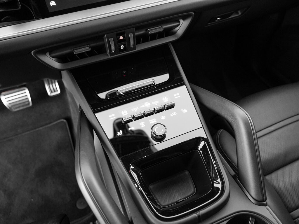 2024 Porsche Cayenne Turbo E-Hybrid - Photo 22
