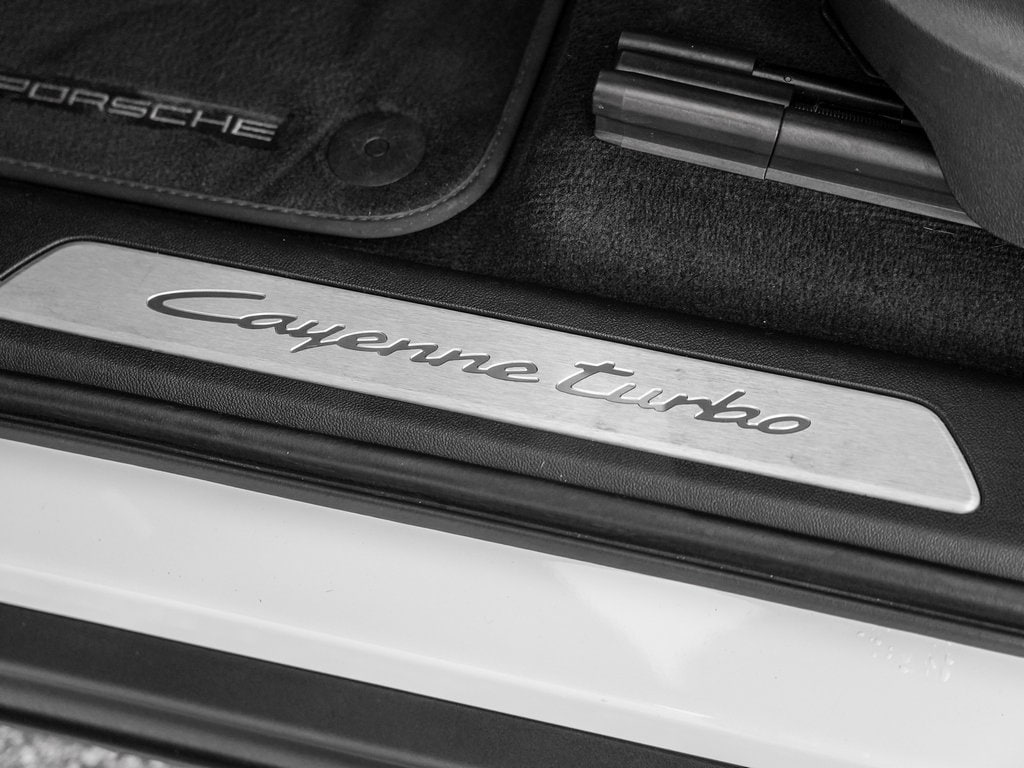 2024 Porsche Cayenne Turbo E-Hybrid - Photo 18