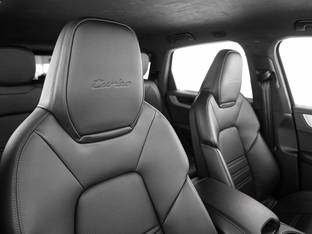 2024 Porsche Cayenne Turbo E-Hybrid - Photo 32