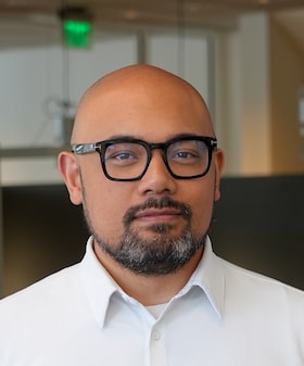 Staff member Leon Dacanay from ID_5d8415