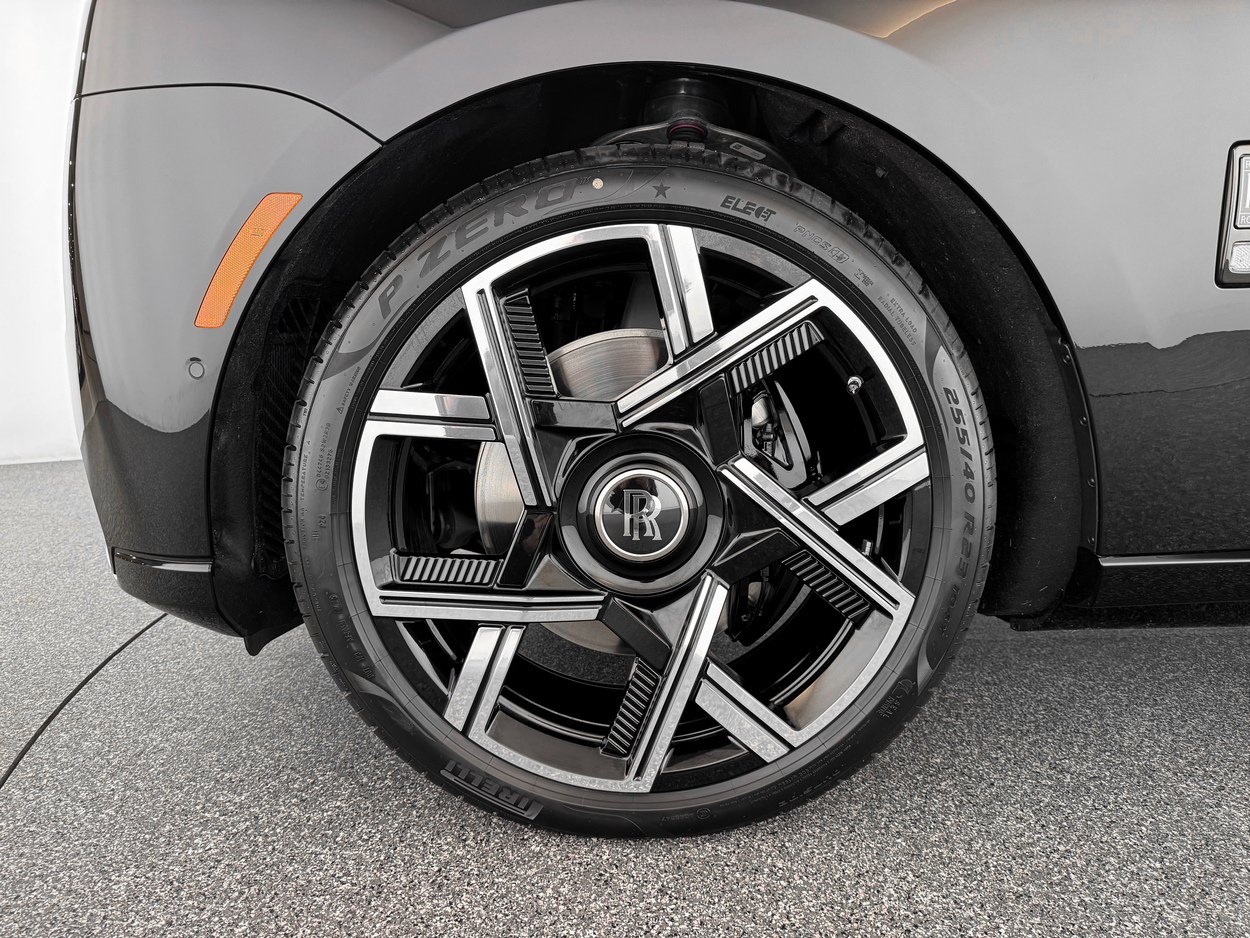 2026 Rolls-Royce Cullinan Black Badge - Photo 35