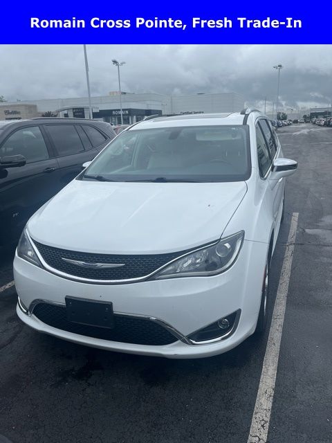 2019 Chrysler Pacifica Limited's photo