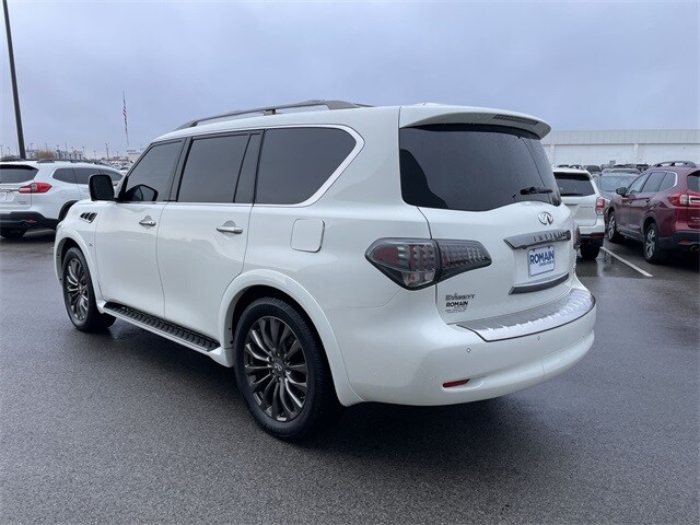 2017 Infiniti QX80 Limited photo 3