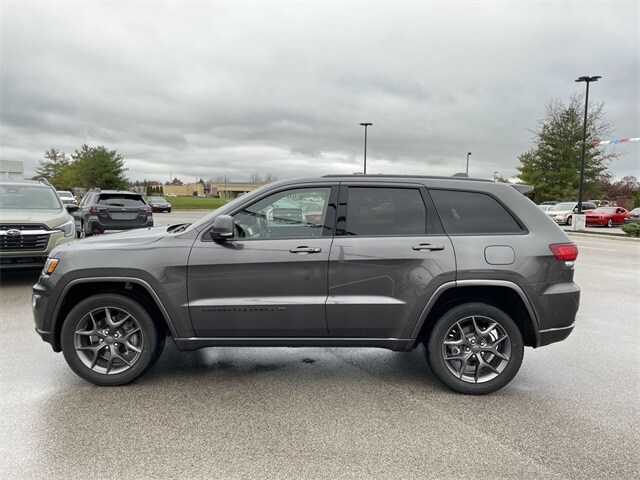 2021 Jeep Grand Cherokee Anniversary Edition photo 2