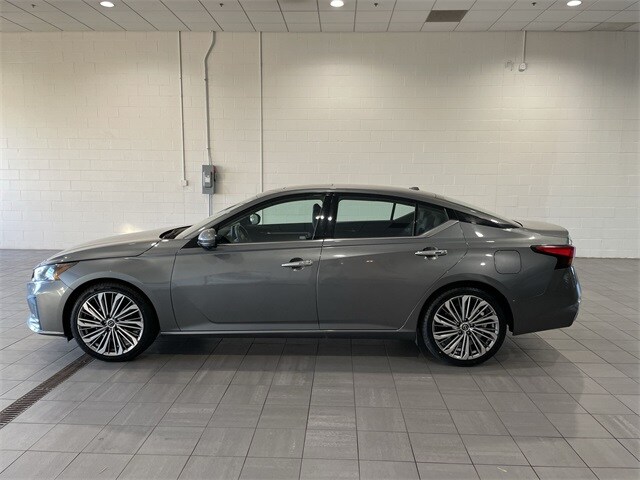 2023 Nissan Altima 2.5 SL photo 2