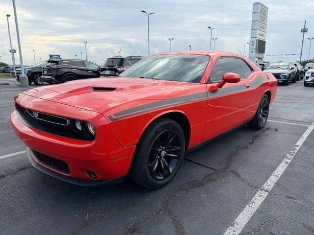2018 Dodge Challenger SXT photo 2