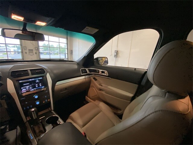 2015 Ford Explorer XLT photo 2