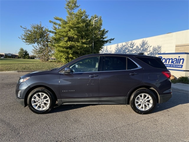 2018 Chevrolet Equinox LT photo 2