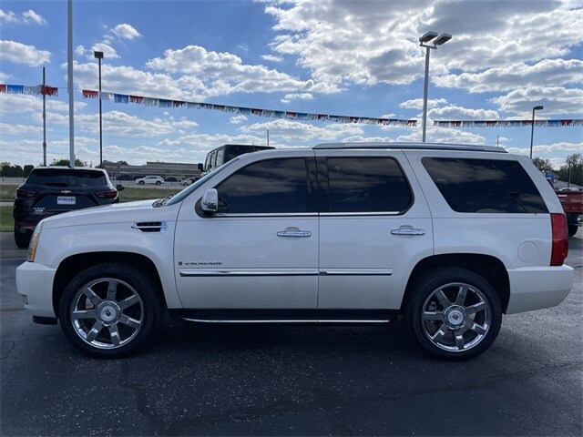 2009 Cadillac Escalade Standard photo 2