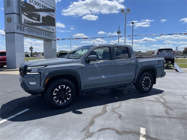 2024 Nissan Frontier Crew Cab PRO-4X photo 2