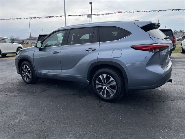 2022 Toyota Highlander XLE photo 2