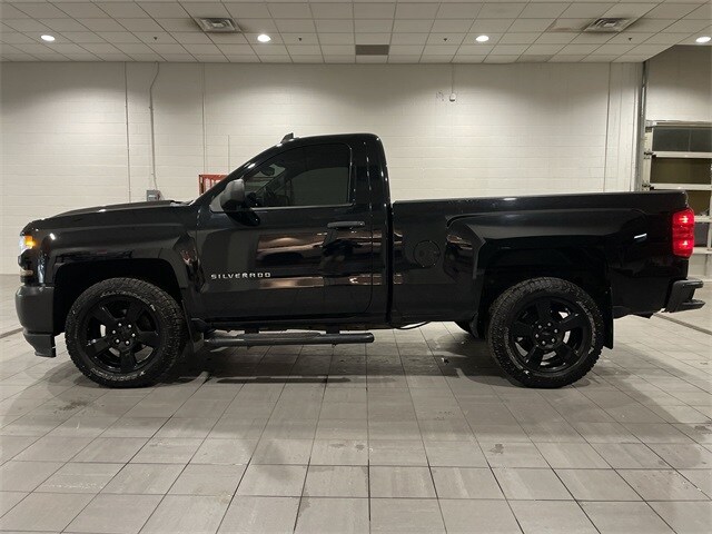 2017 Chevrolet Silverado 1500 photo 2