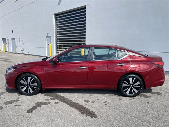 2021 Nissan Altima 2.5 SV photo 2