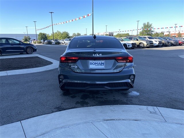 2024 Kia Forte LXS photo 4
