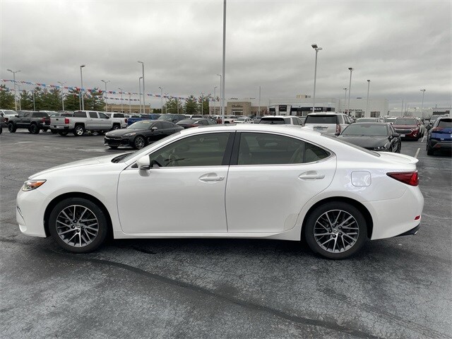 2016 Lexus ES 350 photo 2