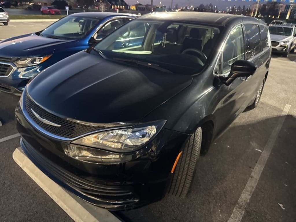 Used 2017 Chrysler Pacifica Touring Van