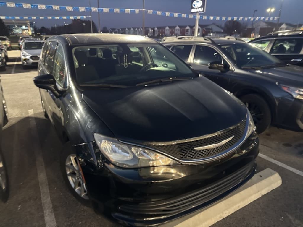 Used 2017 Chrysler Pacifica Touring Van