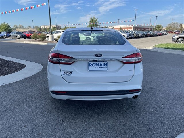 2017 Ford Fusion SE photo 4