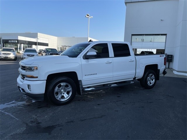 2018 Chevrolet Silverado 1500 LT photo 2