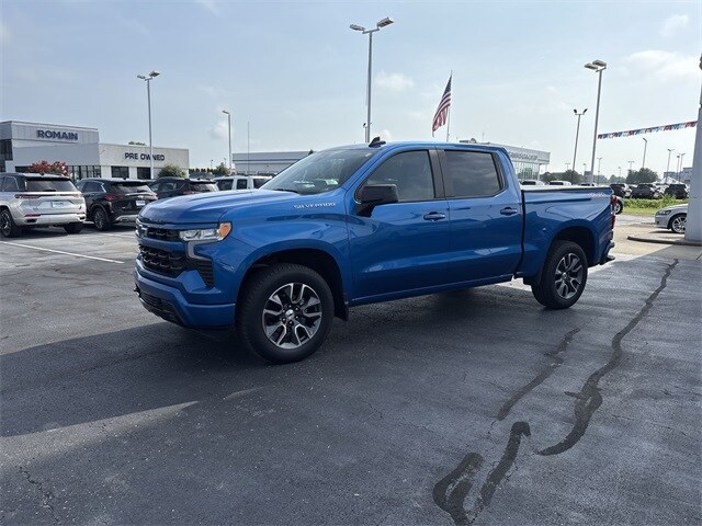 2022 Chevrolet Silverado 1500 RST photo 2